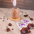 Preparo de Coffee ON Chocolate Belga com mixer, café em grão e chocolate