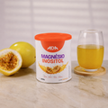 Magnésio Inositol sabor Maracujá 240g da Ada, com maracujá e bebida preparada
